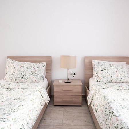 Brand New 2 Bed 2 Bath Apartment In Sliema By The Sea Exteriör bild