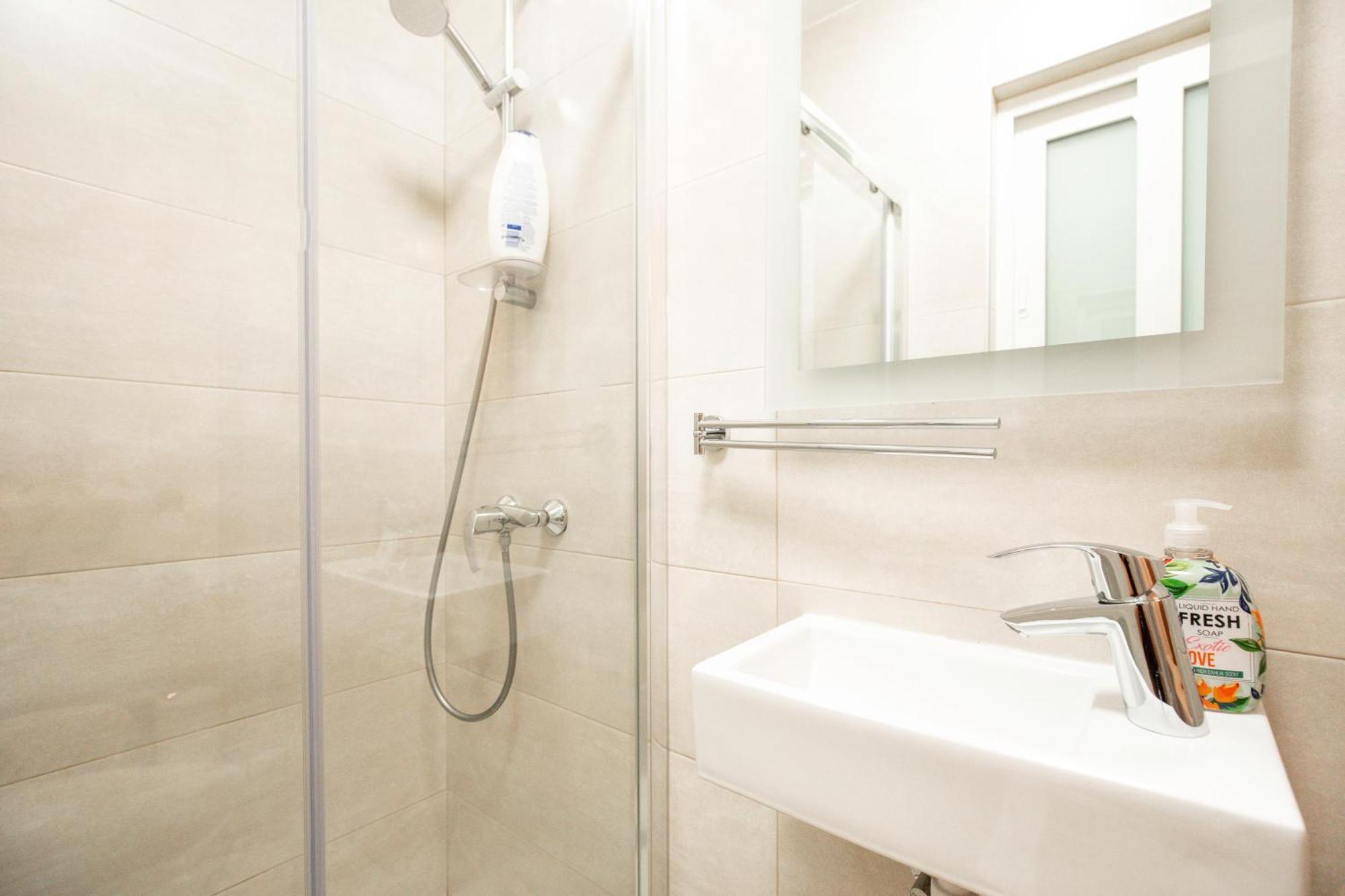 Brand New 2 Bed 2 Bath Apartment In Sliema By The Sea Exteriör bild
