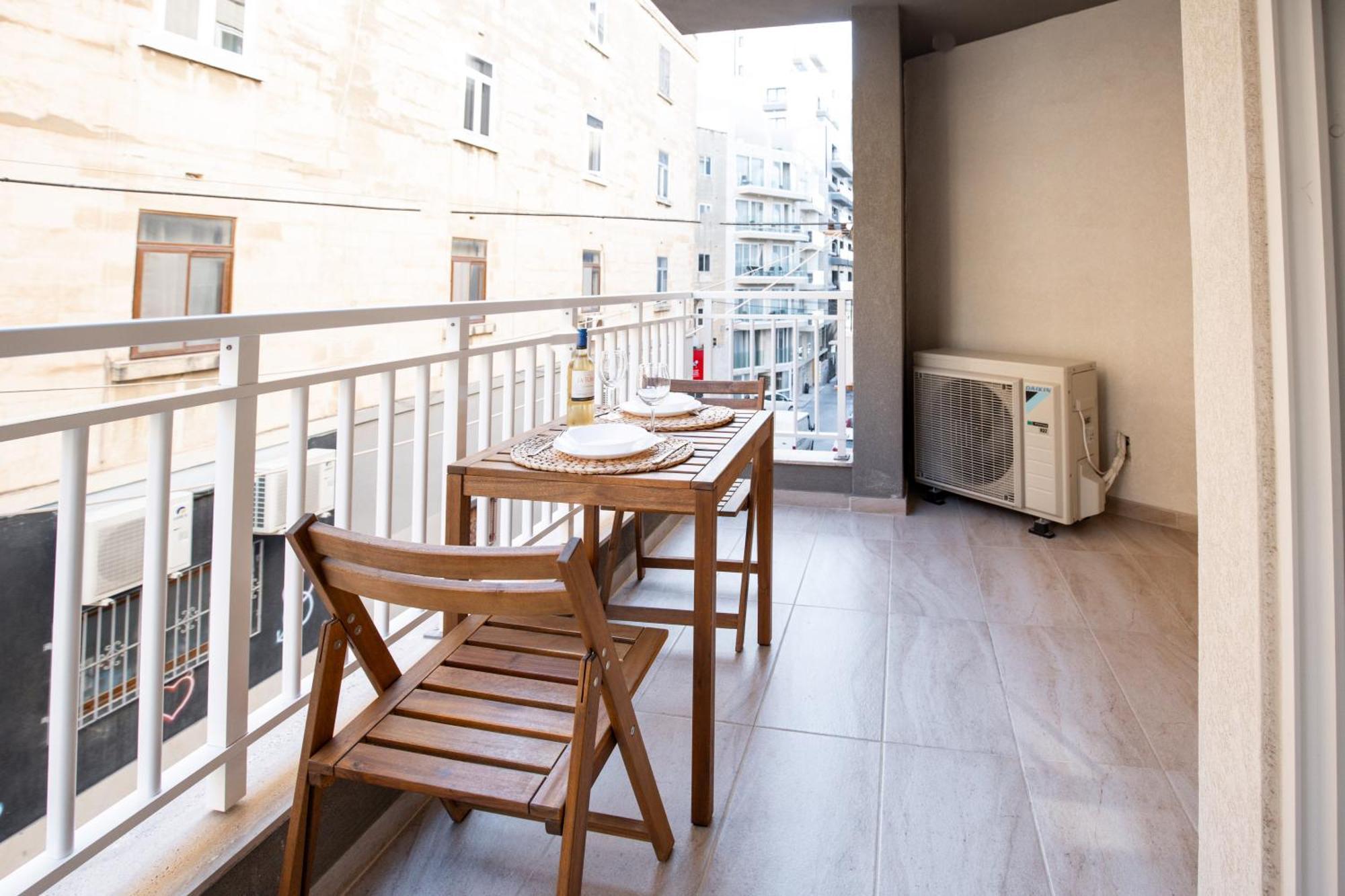 Brand New 2 Bed 2 Bath Apartment In Sliema By The Sea Exteriör bild