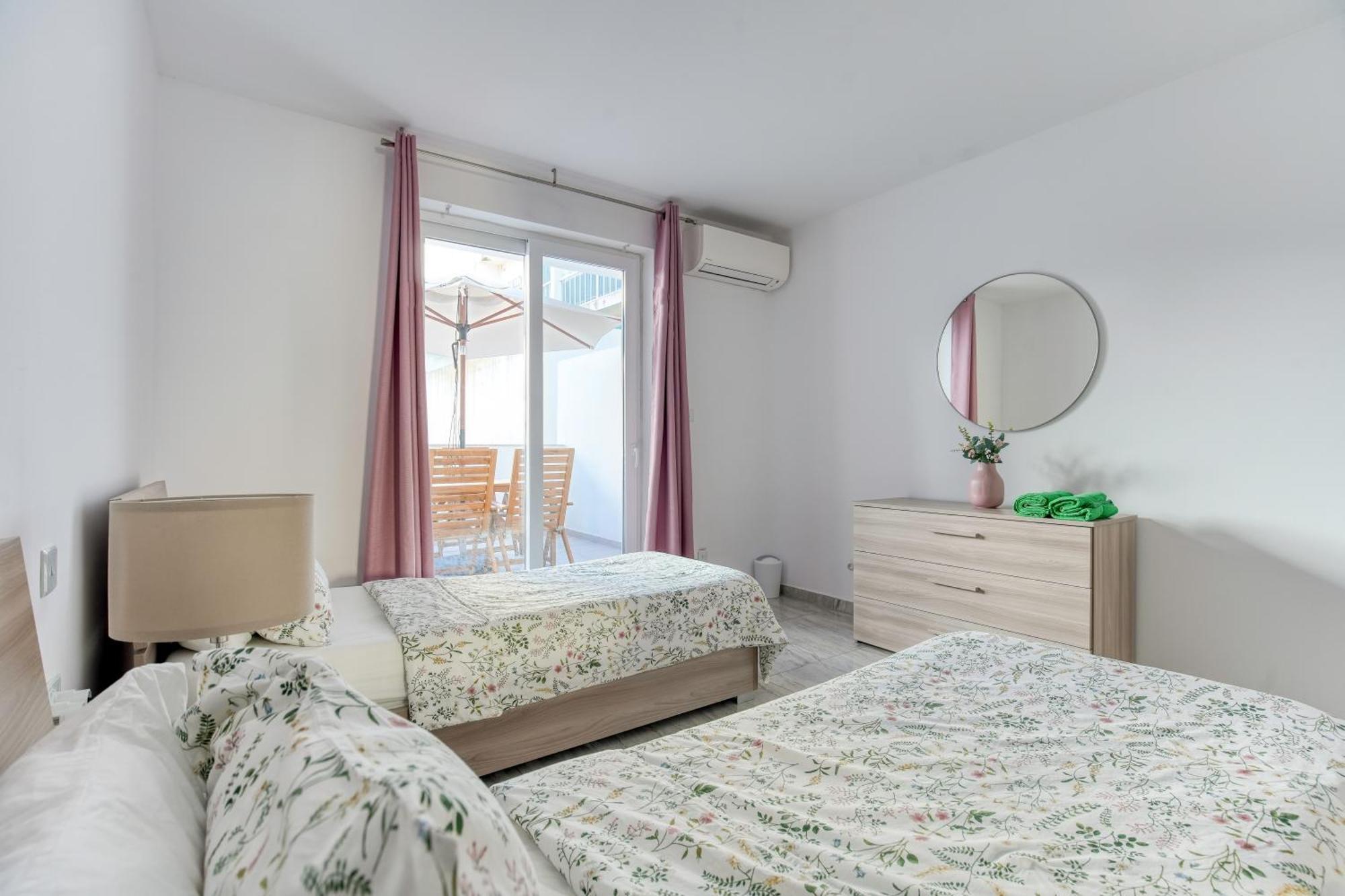 Brand New 2 Bed 2 Bath Apartment In Sliema By The Sea Exteriör bild