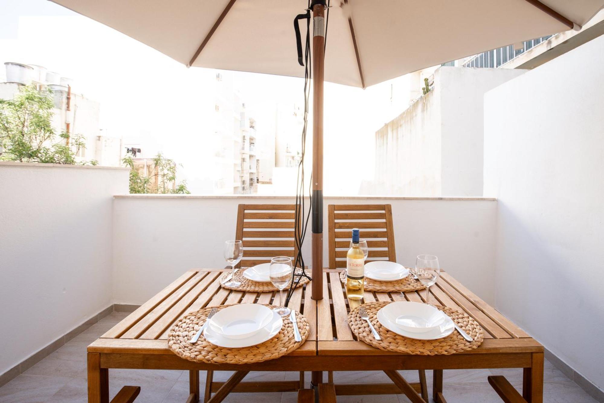 Brand New 2 Bed 2 Bath Apartment In Sliema By The Sea Exteriör bild