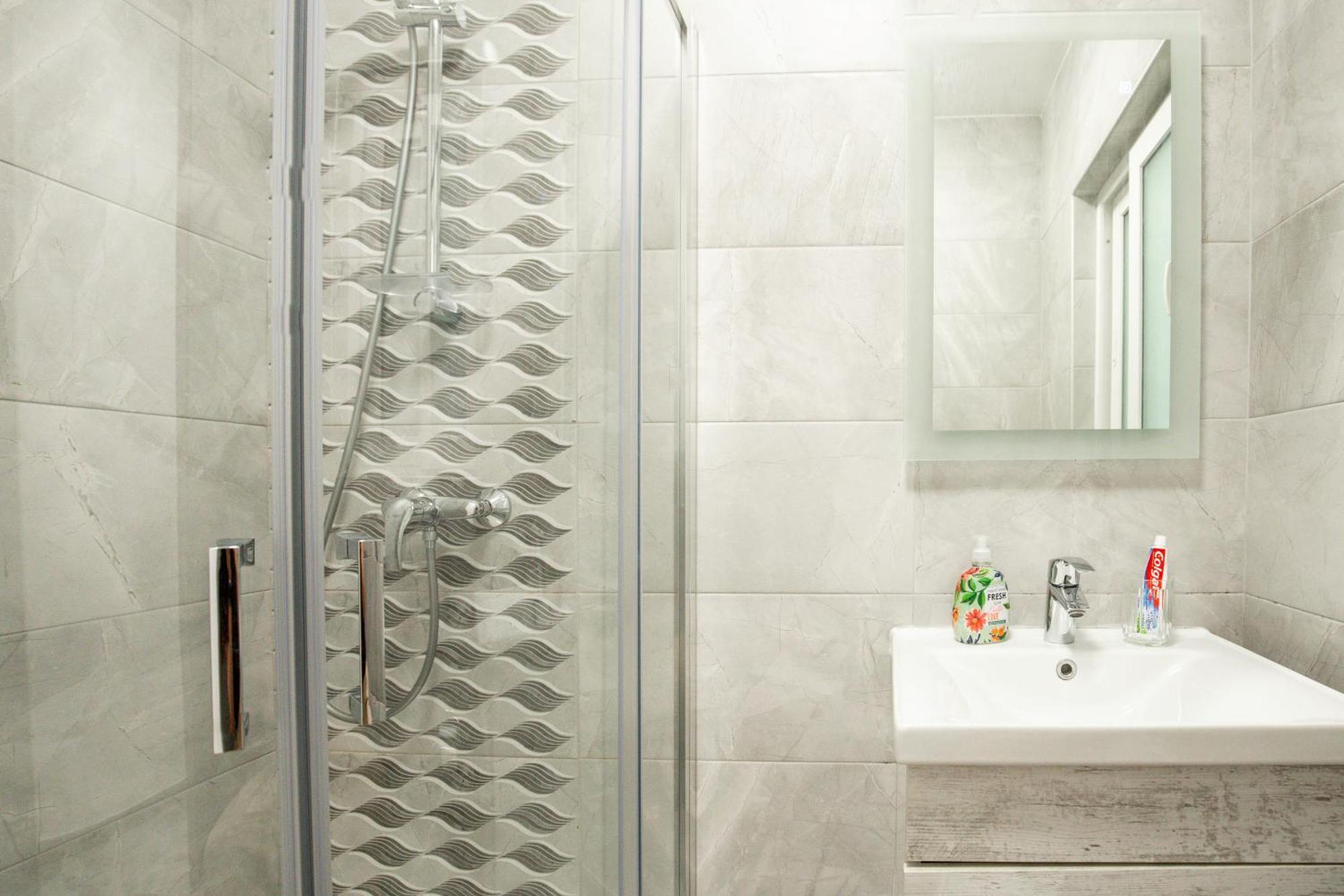 Brand New 2 Bed 2 Bath Apartment In Sliema By The Sea Exteriör bild