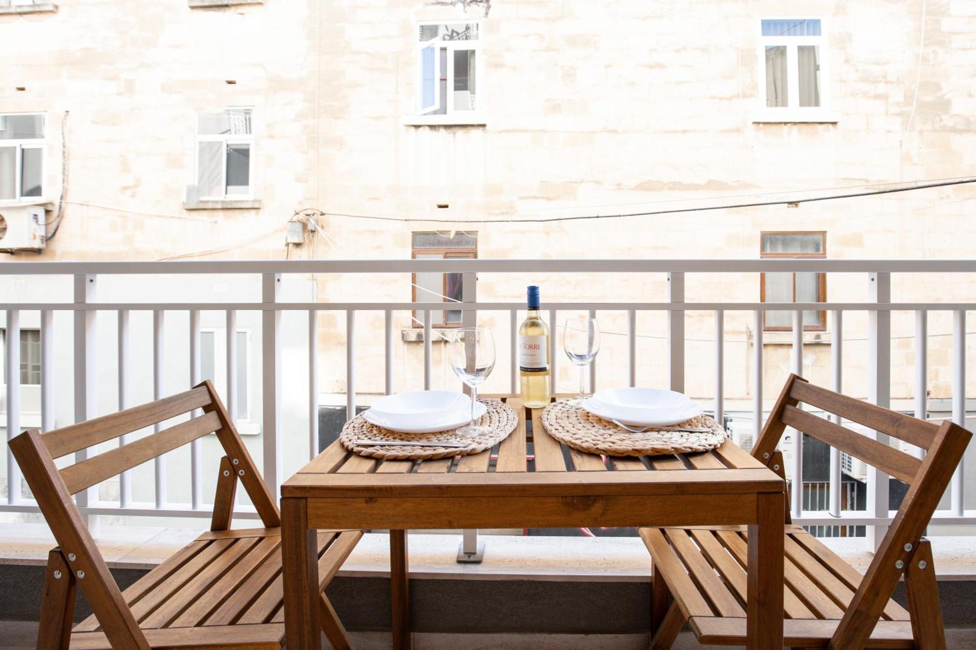 Brand New 2 Bed 2 Bath Apartment In Sliema By The Sea Exteriör bild