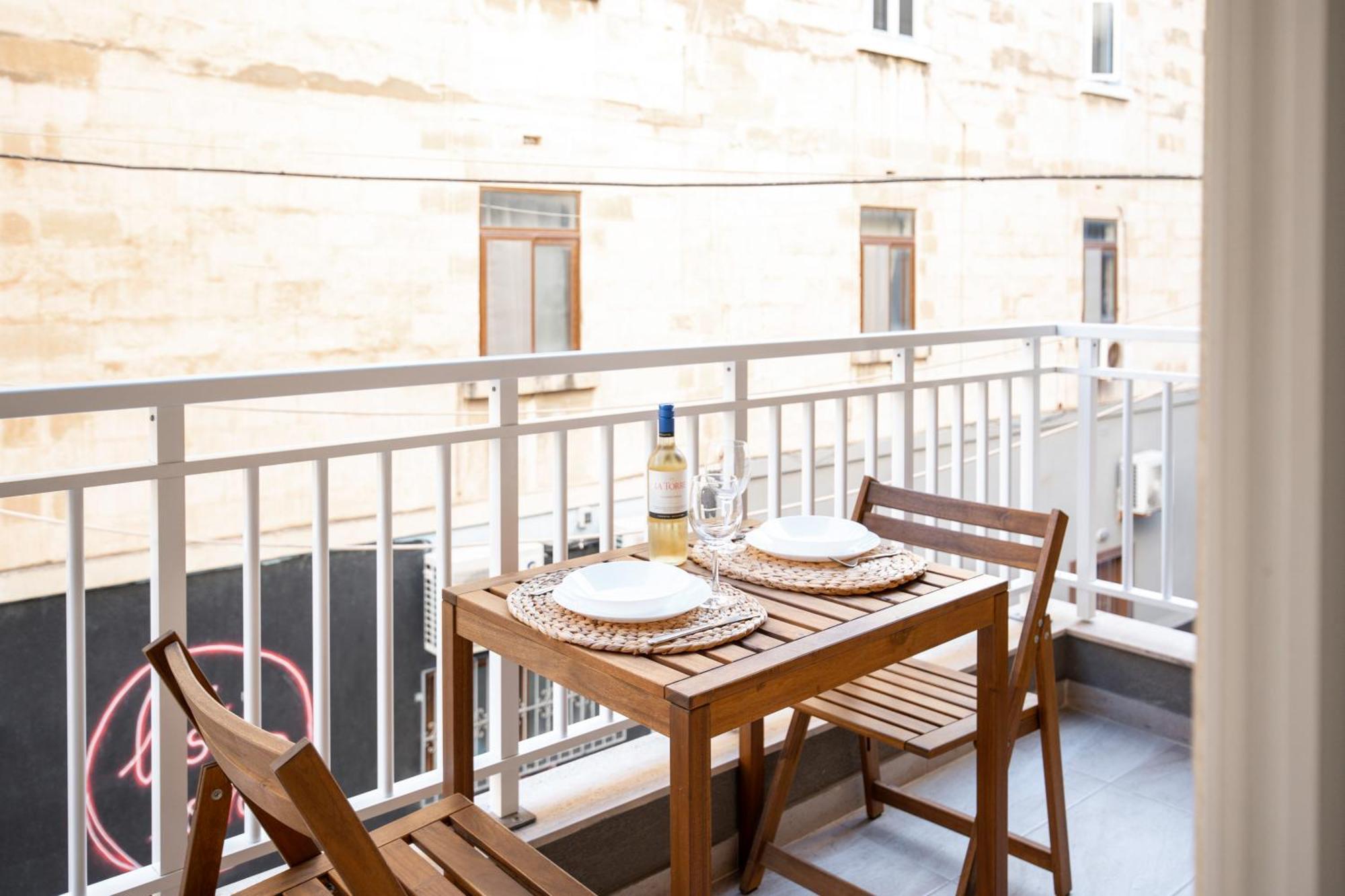 Brand New 2 Bed 2 Bath Apartment In Sliema By The Sea Exteriör bild