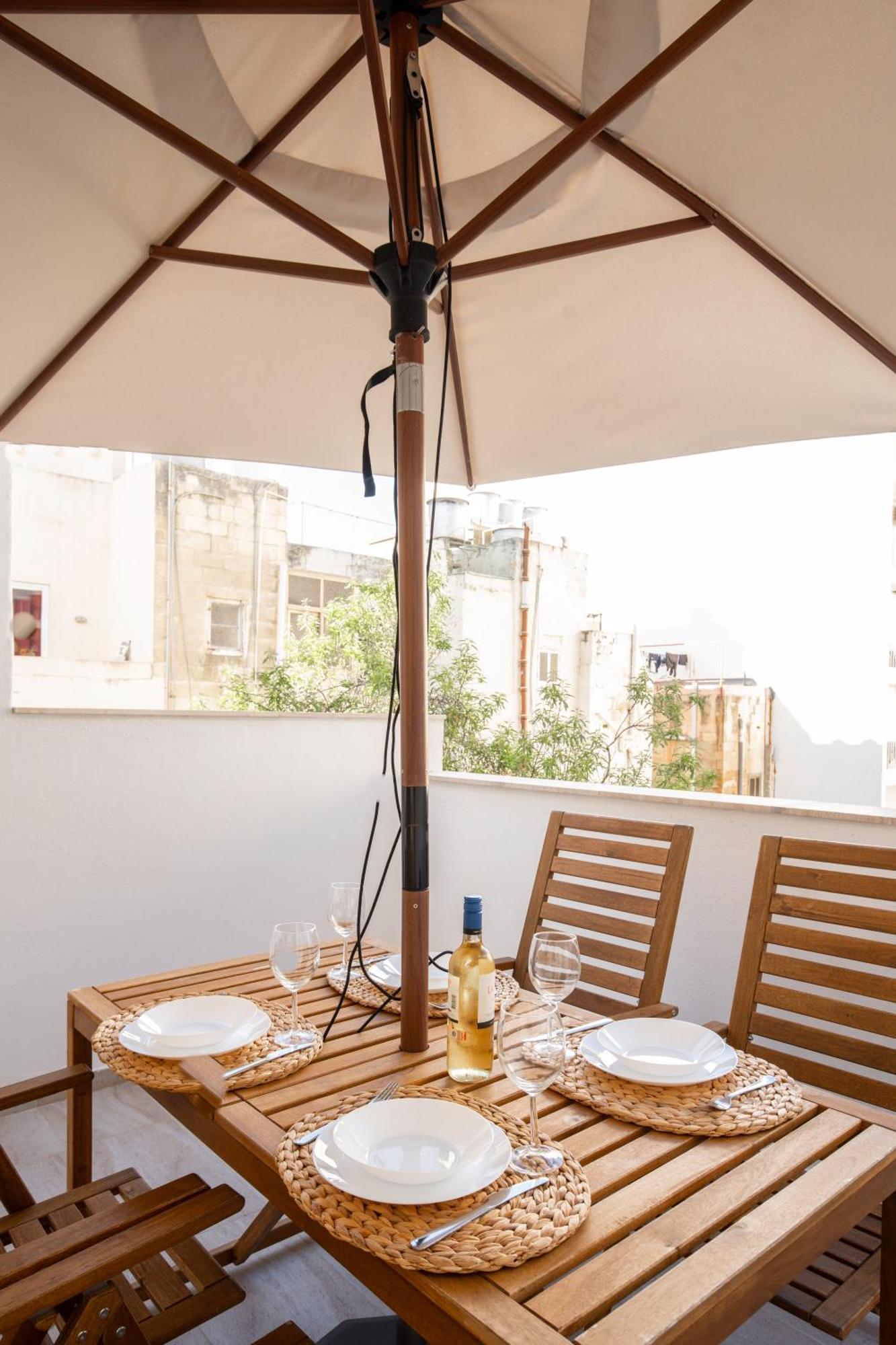 Brand New 2 Bed 2 Bath Apartment In Sliema By The Sea Exteriör bild